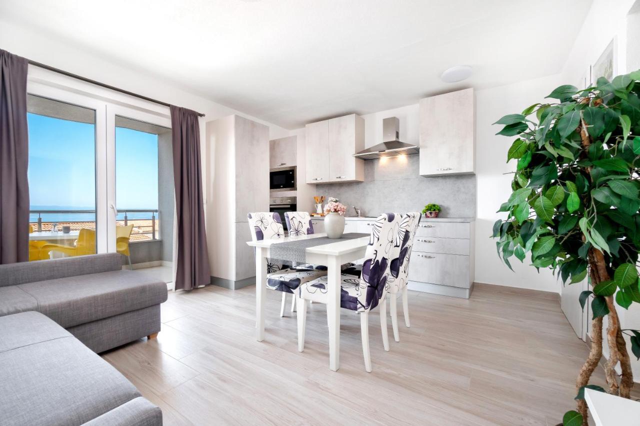 Apartments And Rooms Vuleta, Close To The Beach Makarska Exterior photo