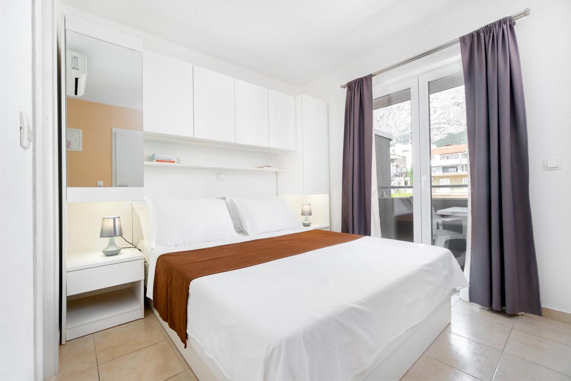 Apartments And Rooms Vuleta, Close To The Beach Makarska Exterior photo