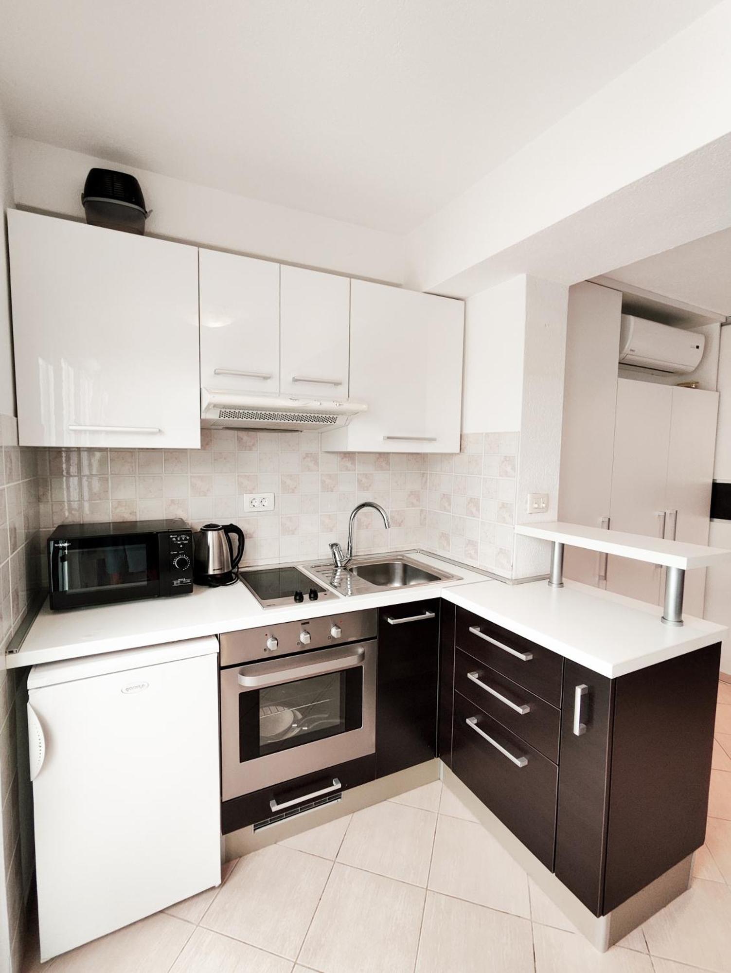 Apartments And Rooms Vuleta, Close To The Beach Makarska Room photo